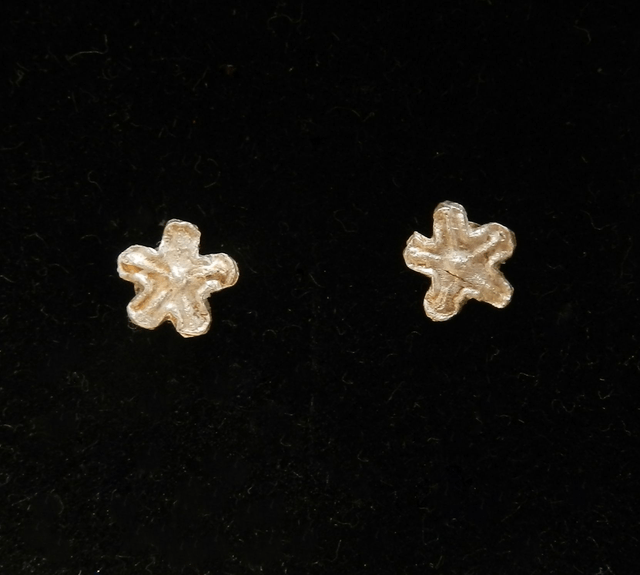 Opium poppy stud earrings