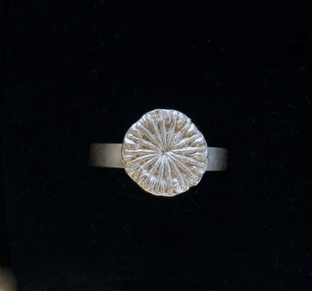 Red poppy ring