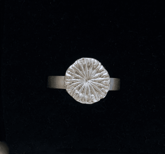Red poppy ring